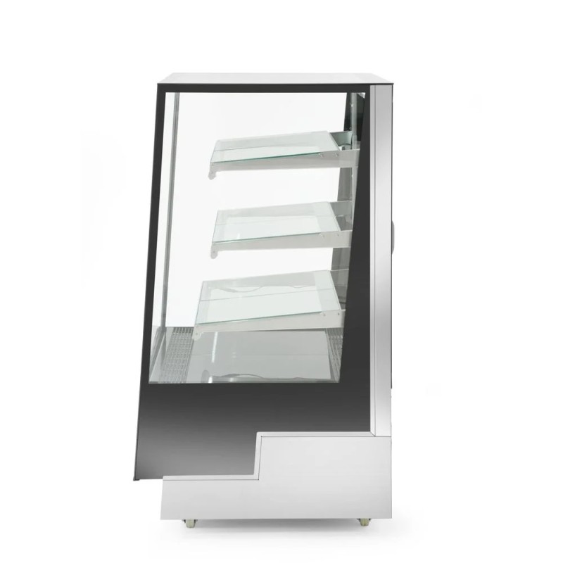 Refrigerated display cabinets with 3 slanted shelves